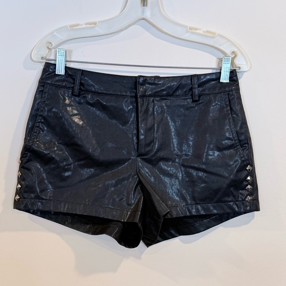 🔥NWOT Forever 21 Women’s Faux Leather Black Shorts Size M 🔥